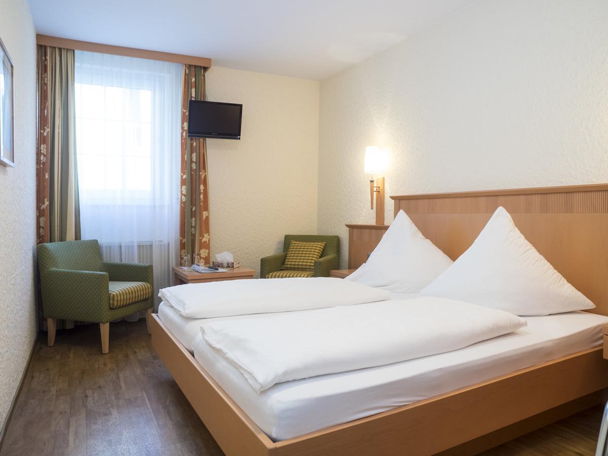 Weingutshotel Piesporter Goldtroepfchen Exterior photo